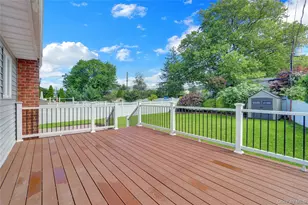 3621 Regent Ln, Wantagh, NY 11793 - Photo 23