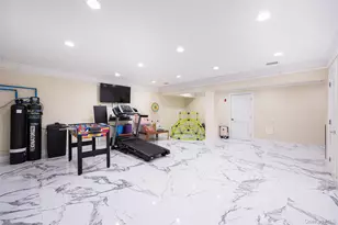 90 Baker Hill Rd, Great Neck, NY 11023 - Photo 25