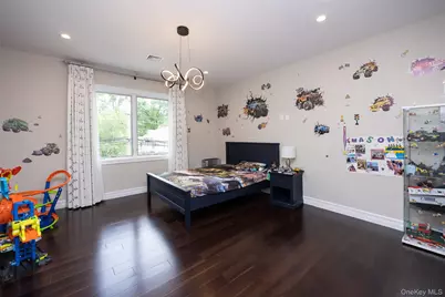 90 Baker Hill Road, Great Neck, NY 11023 - Photo 17