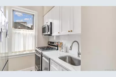 8 Barstow Road #7H, Great Neck, NY 11021 - Photo 9