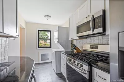 16-37 Utopia Parkway #2-33, Whitestone, NY 11357 - Photo 7