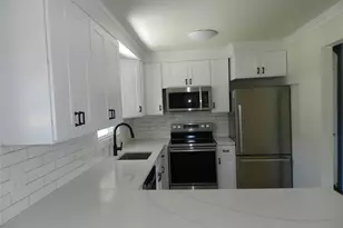 39 W 3rd St, Patchogue, NY 11772 - Photo 5