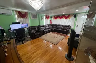 93-53 207th St, Queens Village, NY 11428 - Photo 15