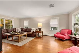 240 Plainview Rd, Woodbury, NY 11797 - Photo 7