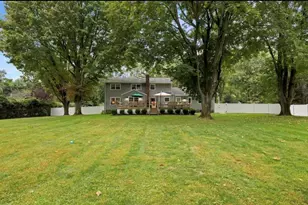 240 Plainview Rd, Woodbury, NY 11797 - Photo 15