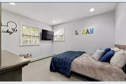 240 Plainview Road, Woodbury, NY 11797 - Photo 9