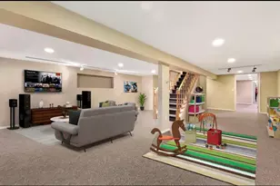 240 Plainview Rd, Woodbury, NY 11797 - Photo 13