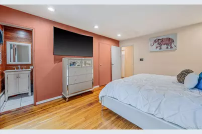 8 Kenswick Lane, Huntington Station, NY 11746 - Photo 13