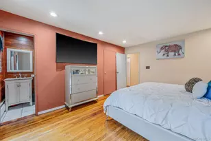 8 Kenswick Ln, Huntington Station, NY 11746 - Photo 13