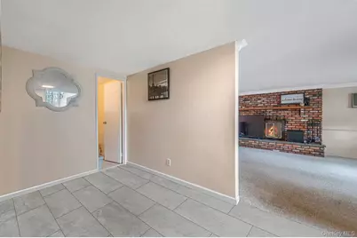 8 Kenswick Lane, Huntington Station, NY 11746 - Photo 17