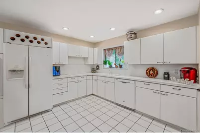 8 Kenswick Lane, Huntington Station, NY 11746 - Photo 9