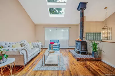 8 Kenswick Lane, Huntington Station, NY 11746 - Photo 5