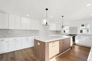 771 S 9th St, Lindenhurst, NY 11757 - Photo 9