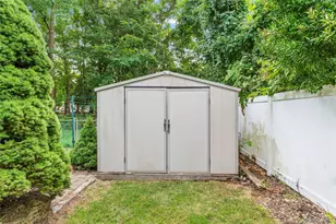 324 Durkee Ln, Patchogue, NY 11772 - Photo 41