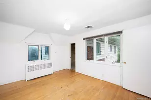 3 Buckingham Pl, Great Neck, NY 11021 - Photo 17