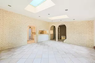 3 Buckingham Pl, Great Neck, NY 11021 - Photo 15