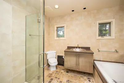 3 Buckingham Place, Great Neck, NY 11021 - Photo 19