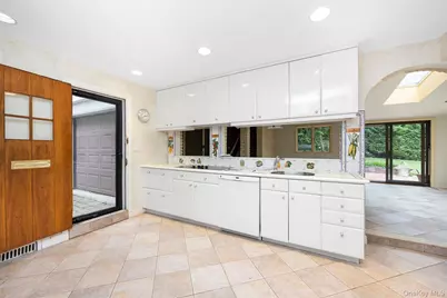 3 Buckingham Place, Great Neck, NY 11021 - Photo 13