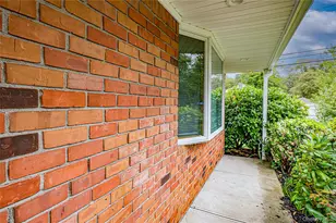 48 Archie Pl, West Islip, NY 11795 - Photo 31