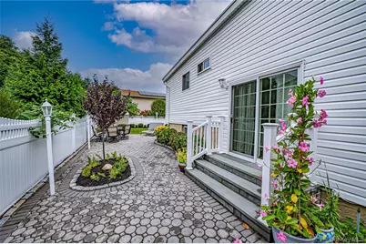 48 Archie Place, West Islip, NY 11795 - Photo 27