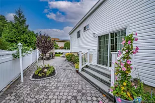 48 Archie Pl, West Islip, NY 11795 - Photo 27