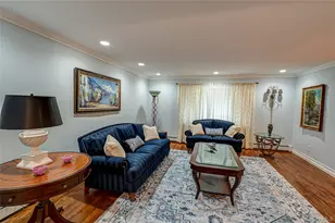 48 Archie Pl, West Islip, NY 11795 - Photo 7