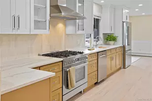 13 Bittersweet Ave S, Hampton Bays, NY 11946 - Photo 5