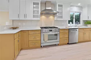 13 Bittersweet Ave S, Hampton Bays, NY 11946 - Photo 3