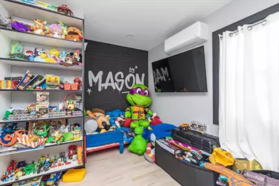 190 Commonwealth Street, Franklin Square, NY 11010 - Photo 7