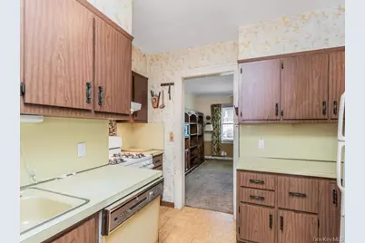 300 Aka 490 Odell Avenue, Yonkers, NY 10703 - Photo 9