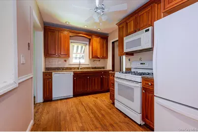 715 Iris Street, Franklin Square, NY 11010 - Photo 7