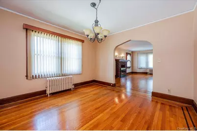 715 Iris Street, Franklin Square, NY 11010 - Photo 5