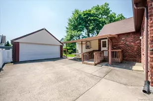 715 Iris St, Franklin Square, NY 11010 - Photo 17