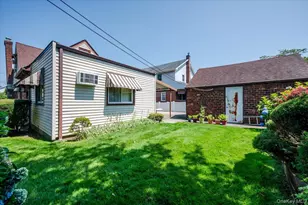 715 Iris St, Franklin Square, NY 11010 - Photo 19