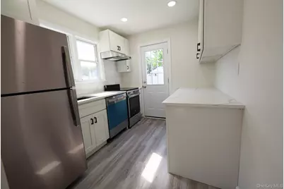 130 N Huron Street, Ronkonkoma, NY 11779 - Photo 5