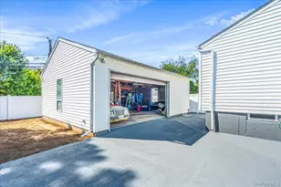 61 Andover Dr, Deer Park, NY 11729 - Photo 9