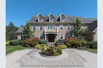 23 Legends Circle, Melville, NY 11747 - Photo 5