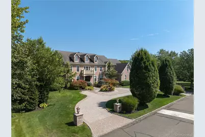 23 Legends Circle, Melville, NY 11747 - Photo 3