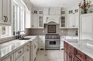 23 Legends Cir, Melville, NY 11747 - Photo 19