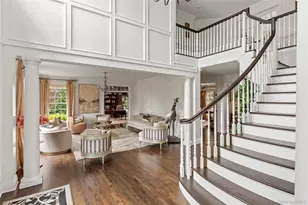 23 Legends Cir, Melville, NY 11747 - Photo 9