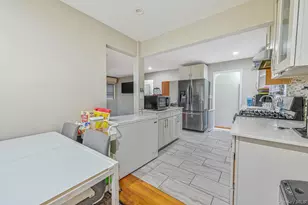 216 Home St, Valley Stream, NY 11580 - Photo 9