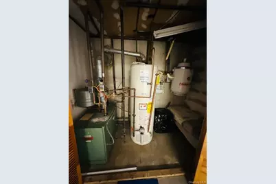 31 Woodward Street, Roslyn Heights, NY 11577 - Photo 29