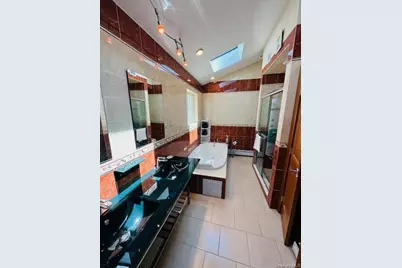 31 Woodward Street, Roslyn Heights, NY 11577 - Photo 17