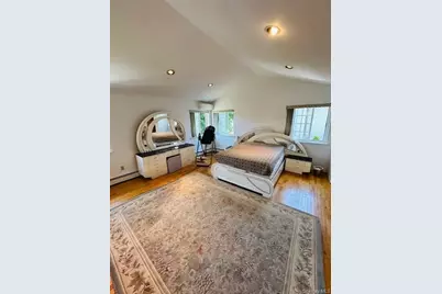 31 Woodward Street, Roslyn Heights, NY 11577 - Photo 15