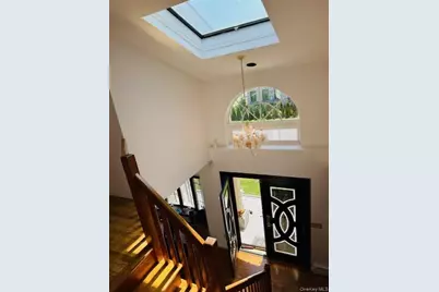 31 Woodward Street, Roslyn Heights, NY 11577 - Photo 3