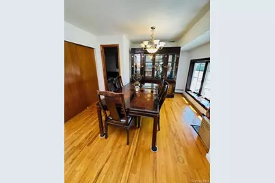 31 Woodward Street, Roslyn Heights, NY 11577 - Photo 11