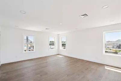 775 S 9th Street, Lindenhurst, NY 11757 - Photo 17