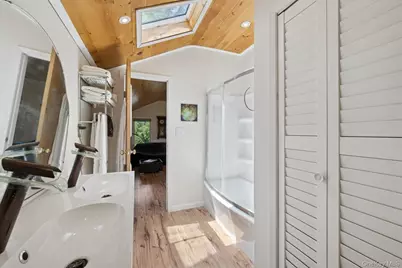 8 Towle Place, Glen Cove, NY 11542 - Photo 15