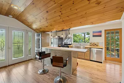 8 Towle Place, Glen Cove, NY 11542 - Photo 5