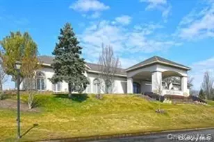 911 Altessa Blvd, Melville, NY 11747 - Photo 19